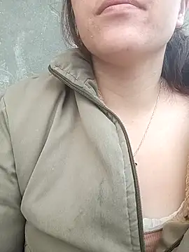 Snapshot of miumiu_00 chatting on February 18, 1:56 am miumiu 00 online show from February 18, 1:56 am