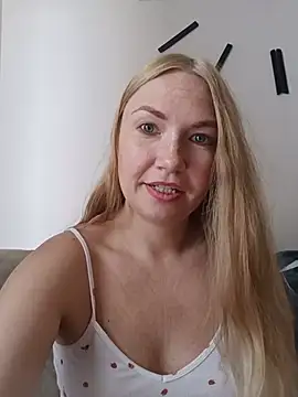 KisaVixen online show from July 17, 9:27 am