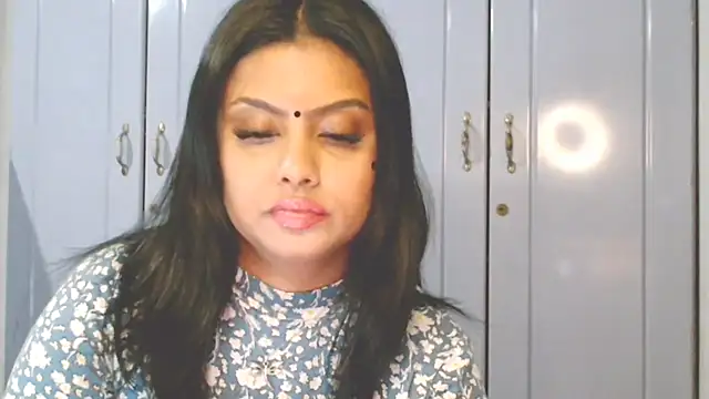 Indian GlowingMiax online show from October 19, 5:02 pm