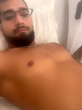 Snapshot of misteriosoa351 chatting on October 25, 10:45 am misteriosoa351 online show from October 25, 10:45 am