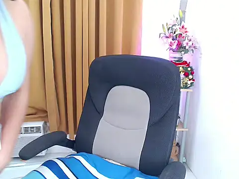 Snapshot of miss_ashly_ chatting on November 6, 11:11 am miss ashly online show from November 6, 11:11 am