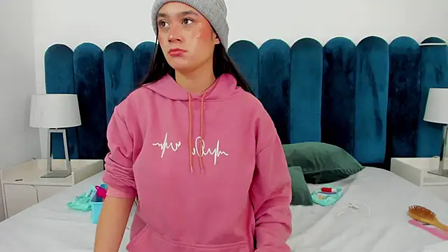 EmilyHanks  online show from November 14, 11:13 pm