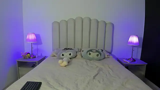 SofieBunnie online show from November 10, 11:04 pm