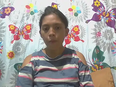 Snapshot of preggymom19 chatting on October 24, 3:47 am preggymom19 online show from October 24, 3:47 am
