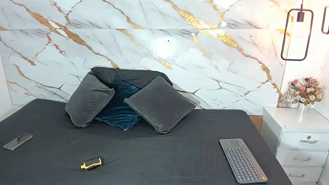 alise rouse online show from October 2, 4:08 am