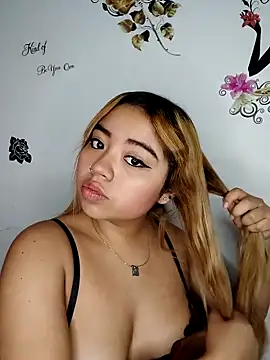 Snapshot of Emily__Hott chatting on February 26, 12:04 pm Emily Hott online show from February 26, 12:04 pm