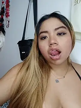 Snapshot of Emily__Hott chatting on May 21, 5:47 am Emily Hott online show from May 21, 5:47 am