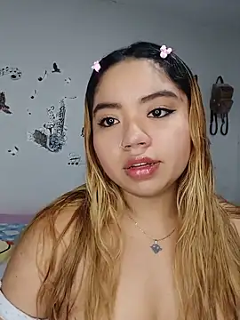 Snapshot of Emily__Hott chatting on May 22, 11:43 pm Emily Hott online show from May 22, 11:43 pm