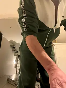 Snapshot of AZOPMOB18999 chatting on December 3, 7:56 pm AZOPMOB18999 online show from December 3, 7:56 pm