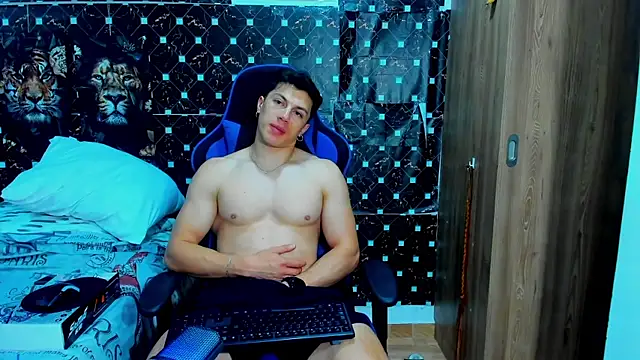 javiersexymann online show from December 16, 5:45 am