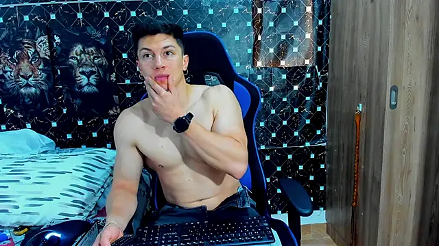 javiersexymann online show from February 12, 8:15 pm