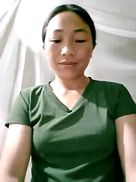 Snapshot of lucybaby00 chatting on April 18, 10:32 pm lucybaby00 online show from April 18, 10:32 pm