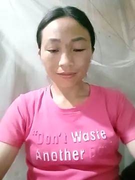 Snapshot of lucybaby00 chatting on May 15, 2:13 pm lucybaby00 online show from May 15, 2:13 pm