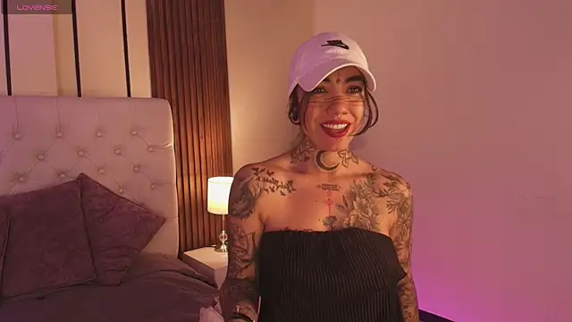 Snapshot of ViolettaAlemida chatting on January 13, 1:05 pm ViolettaAlemida online show from January 13, 1:05 pm