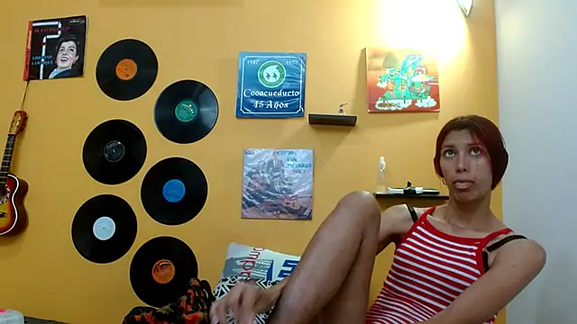 skinnyverus18 online show from October 27, 7:07 pm