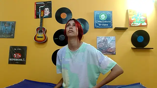 skinnyverus18 online show from November 14, 7:01 pm