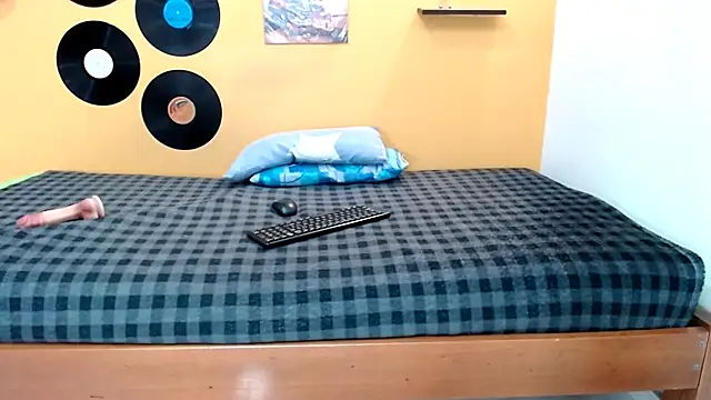 skinnyverus18 online show from February 28, 6:53 pm