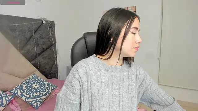 SaraWagner  online show from November 4, 12:10 am