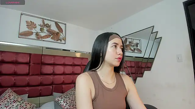 SaraWagner  online show from March 24, 12:04 am