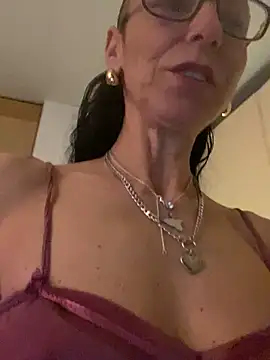 Snapshot of eddivad6974 chatting on February 4, 7:47 am eddivad6974 online show from February 4, 7:47 am