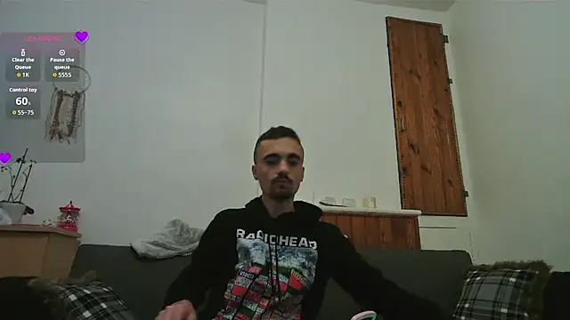 Snapshot of MilotheSwitch chatting on September 13, 8:52 pm MilotheSwitch online show from September 13, 8:52 pm