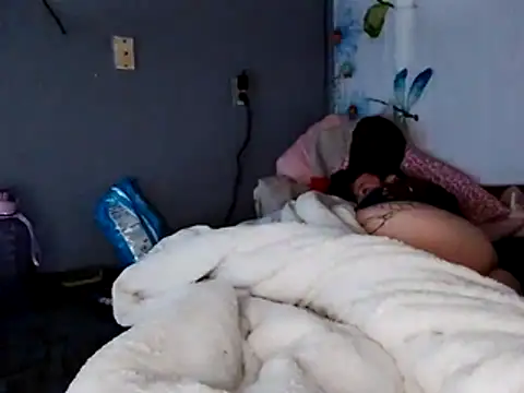 Snapshot of Dick2long87 chatting on March 3, 5:35 am Dick2long87 online show from March 3, 5:35 am