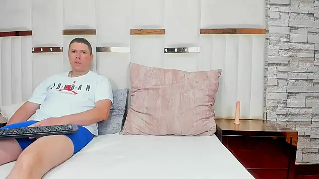 CandyandSteven online show from November 21, 2:43 am