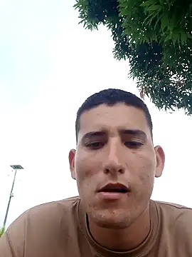 Snapshot of uribe23 chatting on October 8, 7:33 pm uribe23 online show from October 8, 7:33 pm