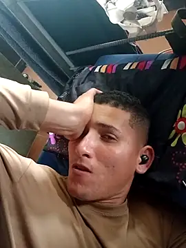 Snapshot of uribe23 chatting on October 12, 2:16 pm uribe23 online show from October 12, 2:16 pm