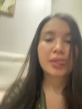 LexeeLuv online show from April 19, 6:35 am