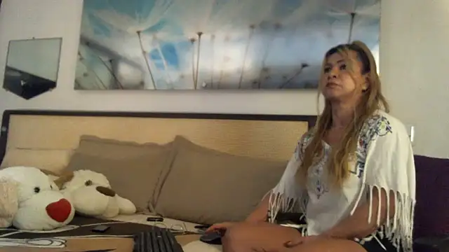 Mirianzapata 1 online show from April 17, 6:05 am