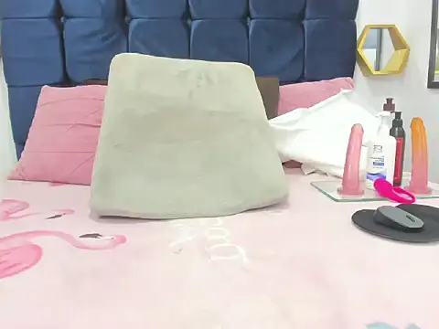 candy big tits18 online show from October 22, 12:00 am