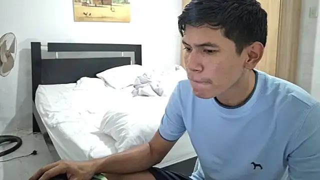 Snapshot of Ajhg98 chatting on February 7, 3:05 pm Ajhg98 online show from February 7, 3:05 pm