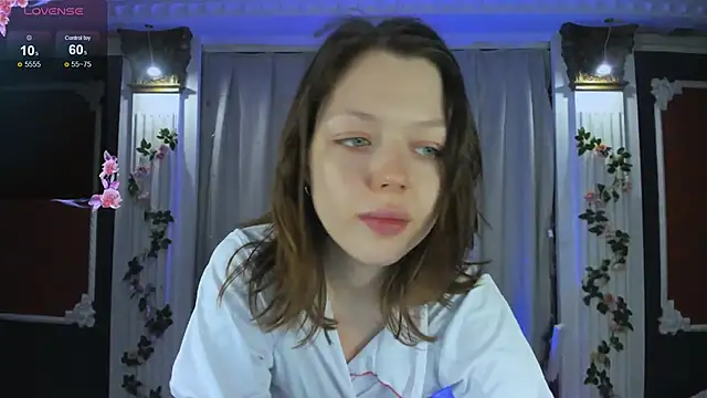 Snapshot of Lunar_Lily chatting on October 13, 5:29 am Lunar Lily online show from October 13, 5:29 am