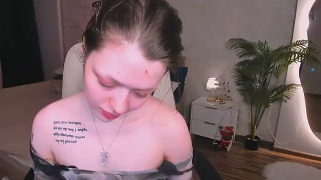 Lunar Lily online show from January 19, 6:06 am