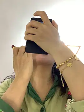 Snapshot of cgooh-611 chatting on April 7, 2:56 am cgooh-611 online show from April 7, 2:56 am