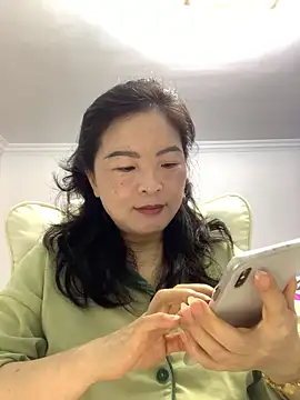 Snapshot of cgooh-611 chatting on April 14, 3:56 am cgooh-611 online show from April 14, 3:56 am