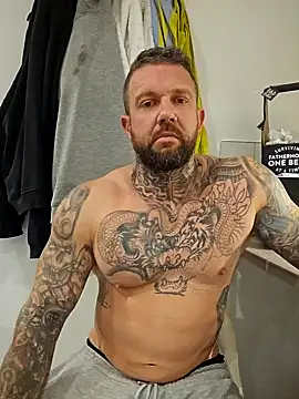 Snapshot of tattedmuscle1 chatting on October 31, 6:42 pm tattedmuscle1 online show from October 31, 6:42 pm