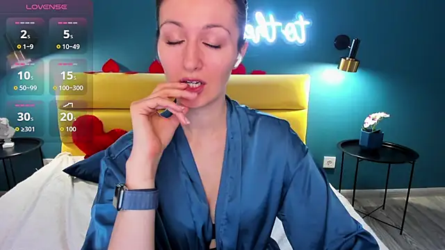 Joan Nelson online show from March 9, 1:31 am