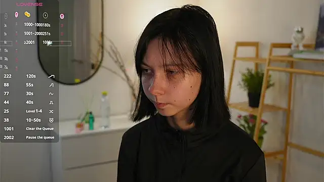 SuzanneHowse online show from November 8, 4:45 am