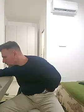 mrlyuis online show from December 5, 7:43 pm