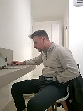 mrlyuis online show from December 15, 5:17 pm