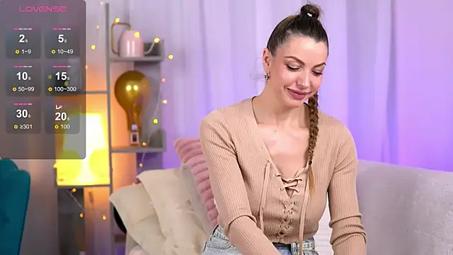 RebeccaRese online show from November 13, 9:08 am