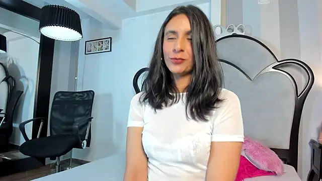 Snapshot of MiaAmore_ chatting on June 19, 4:44 pm MiaAmore online show from June 19, 4:44 pm