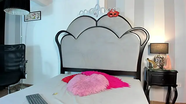 Snapshot of MiaAmore_ chatting on July 11, 1:36 pm MiaAmore online show from July 11, 1:36 pm