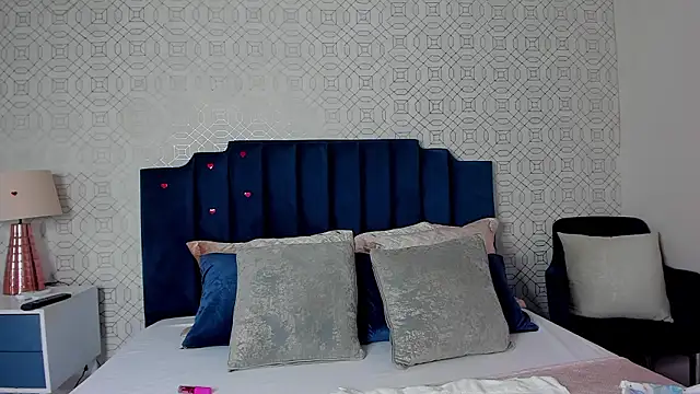 ashleythompson2025 online show from March 6, 4:47 pm