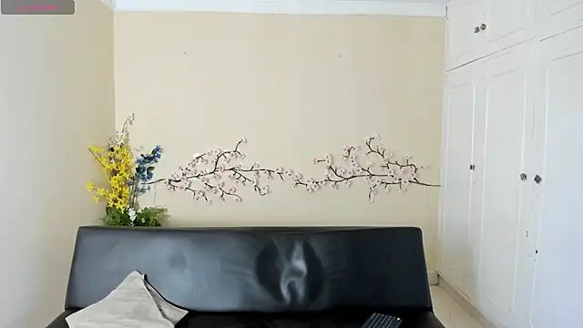 Snapshot of zarek_lux chatting on June 28, 3:18 pm zarek lux online show from June 28, 3:18 pm