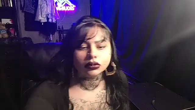 Snapshot of chicanachic13 chatting on March 11, 6:08 am chicanachic13 online show from March 11, 6:08 am