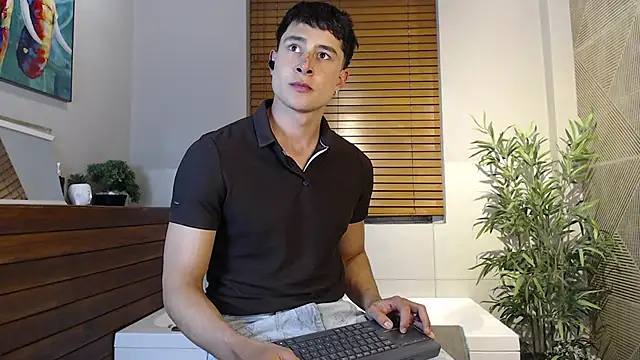 AustinJones  online show from April 10, 7:07 pm