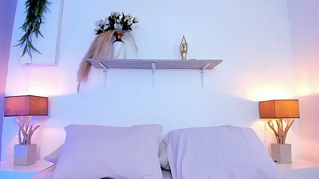 LuciaBenett  online show from September 10, 7:25 pm